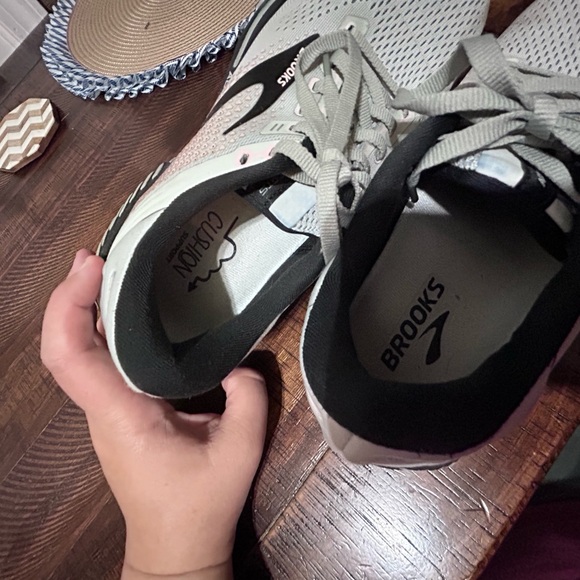 Women’s Brooks Adrenaline GTS 22 supportive running shoe Size 9 Medium - Picture 7 of 9